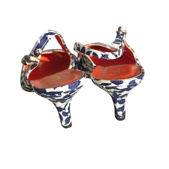 Blue and white Floral Kitten heel by Bettye Muller sz 37.5 - Picture 4 of 6